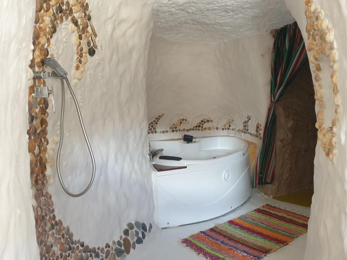 Creatively Designed Cavehouse With Jacuzzi Villa Gorafe Ngoại thất bức ảnh