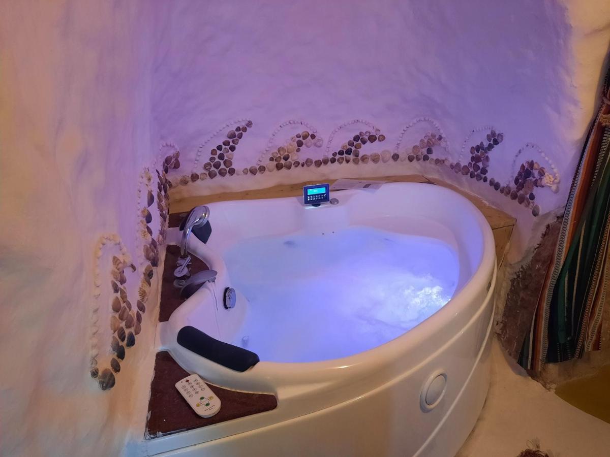 Creatively Designed Cavehouse With Jacuzzi Villa Gorafe Ngoại thất bức ảnh